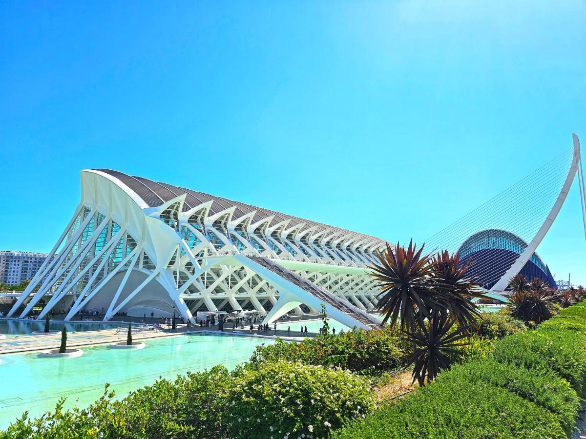 Apartamentos Las Ciencias R Valencia Bagian luar foto