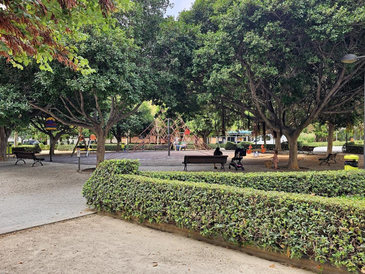 Apartamentos Las Ciencias R Valencia Bagian luar foto